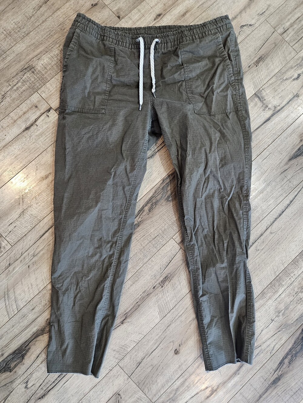 Vuori Rip Stop pant size LargeArmy Green/Brown